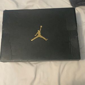 Jordan 1 mid Chicago black toe’s